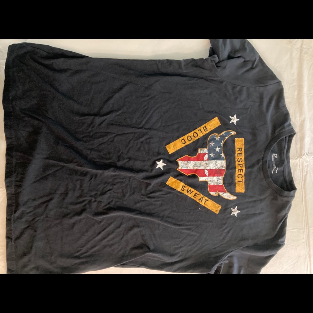 Project Rock Underarmour Men’s Large Tshirt